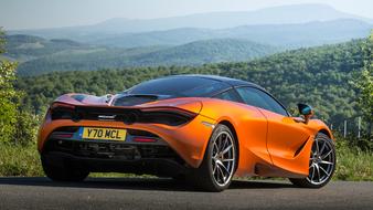 Mclaren 720S orange