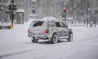 photo of cars on the road during a snowstorm in Washington