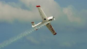 Airplane Aerospool Wt9 Dynamic in the sky