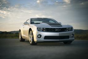 Auto Chevrolet Camaro white