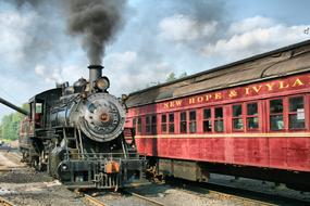 oldtimer steam Locomotive passing new hope and ivyla Passenger car