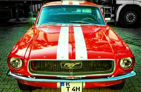 red white Oldtimer Ford