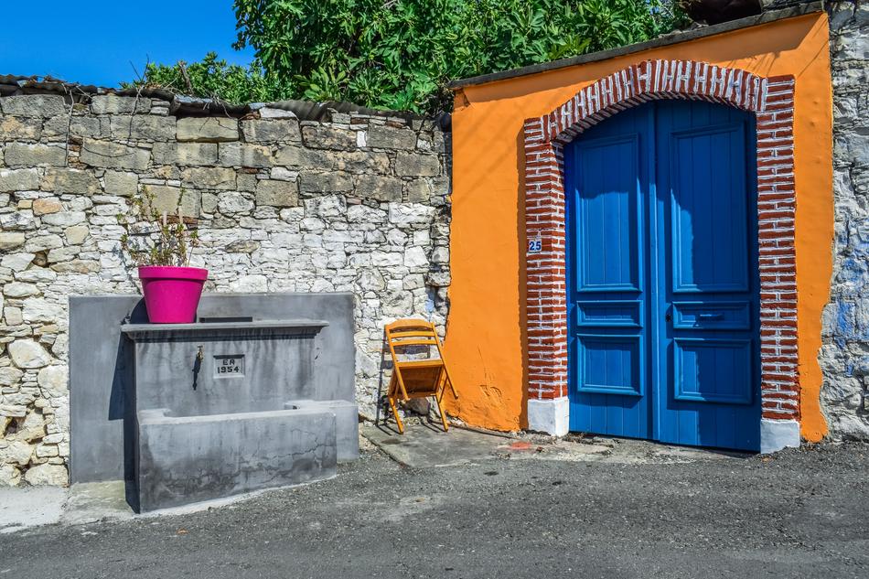 Street House orange