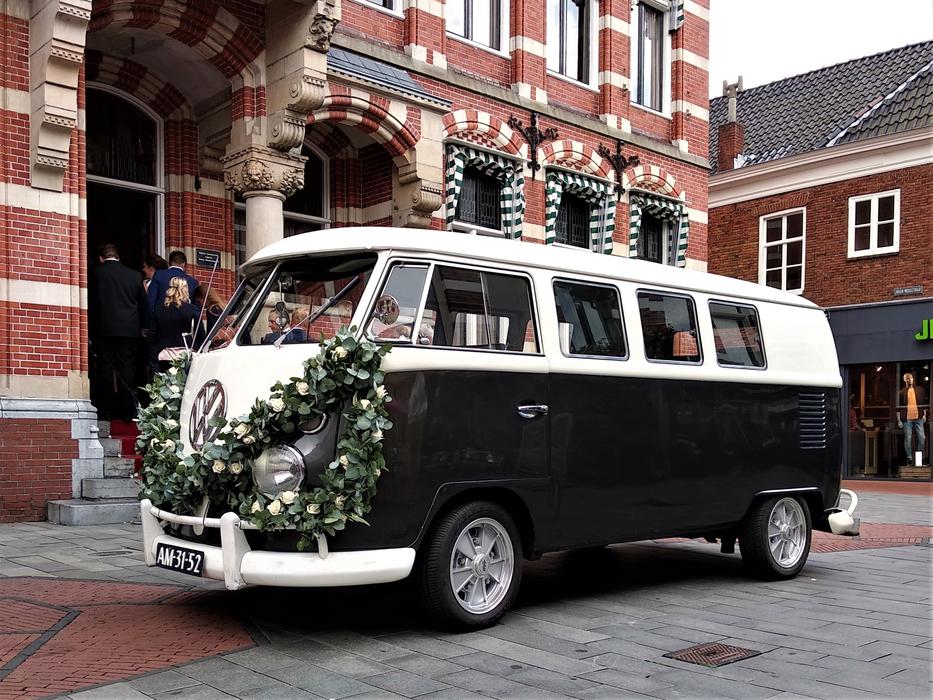 T1 Vw Oldtimer and flowers
