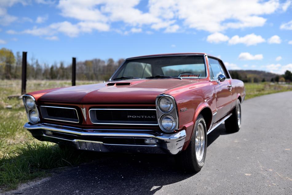 Pontiac 1965 Lemans Muscle on a rural road on a sunny day
