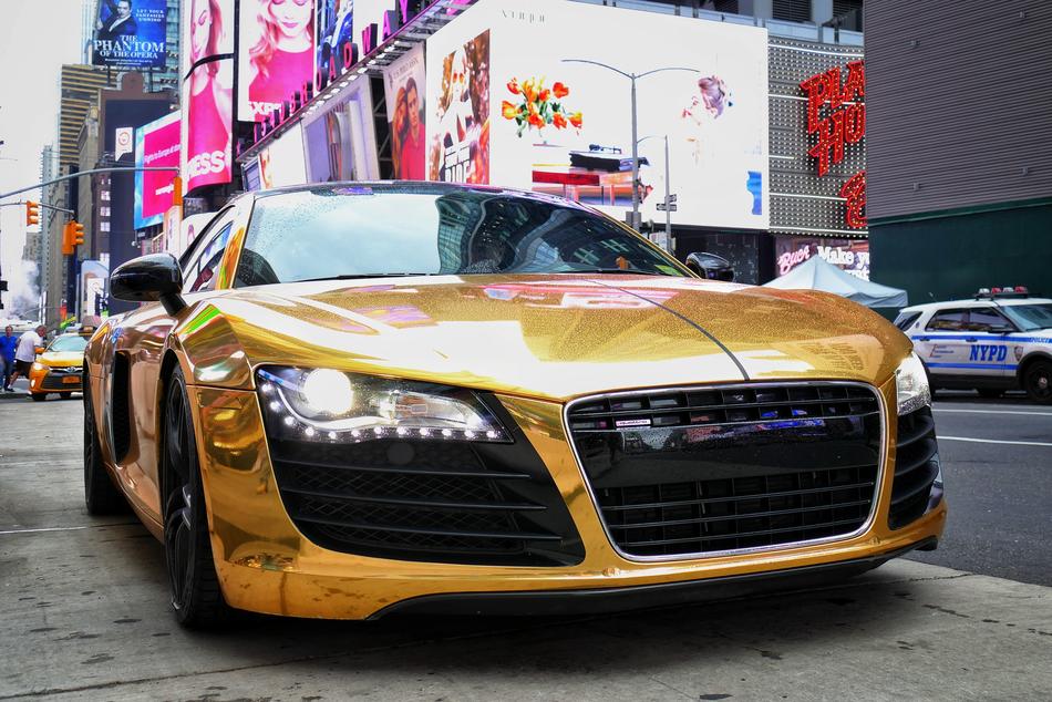 Auto Audi R8 on a city street