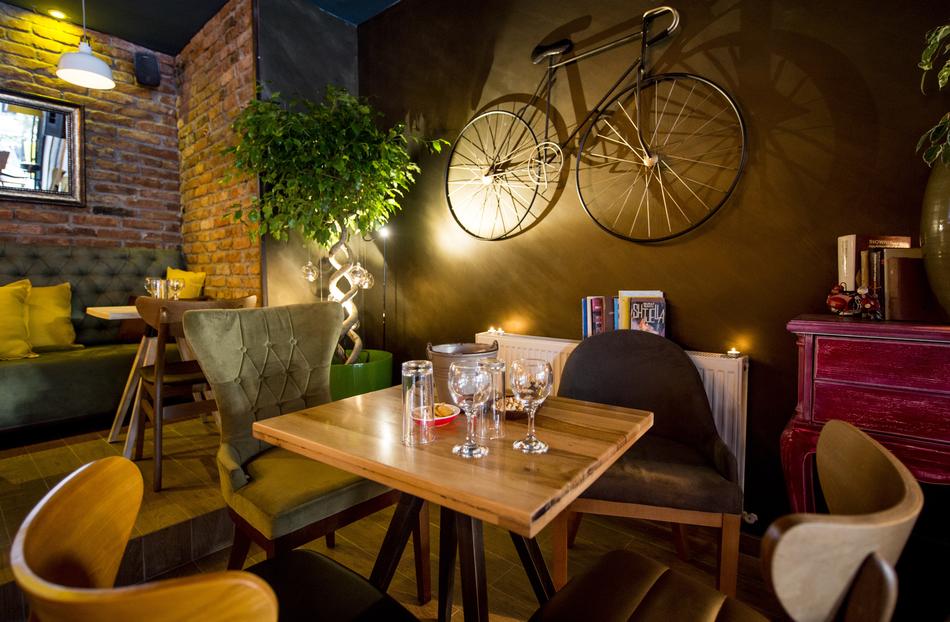decoration in the form of a bicycle on the wall in a restaurant