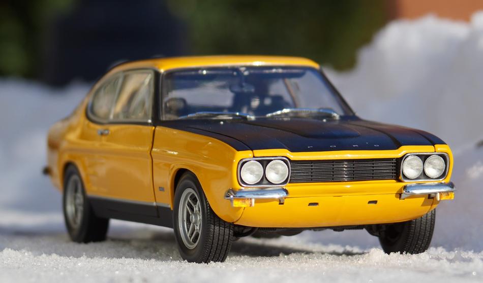 oldtimer Ford Car model on snow
