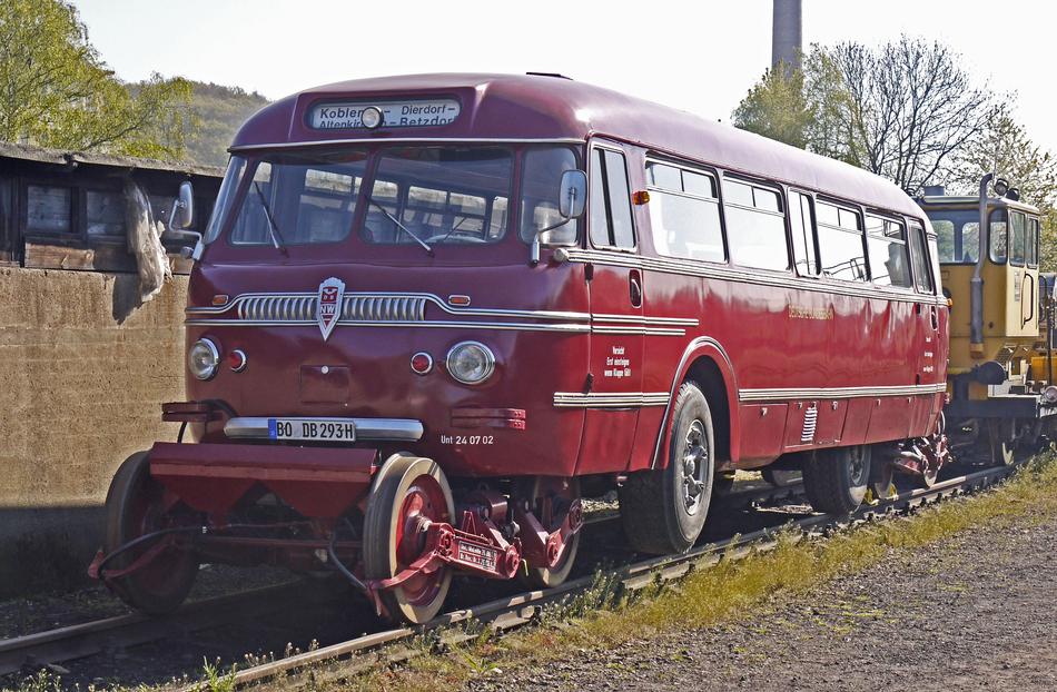 Schie Stra Bus Combi on rails