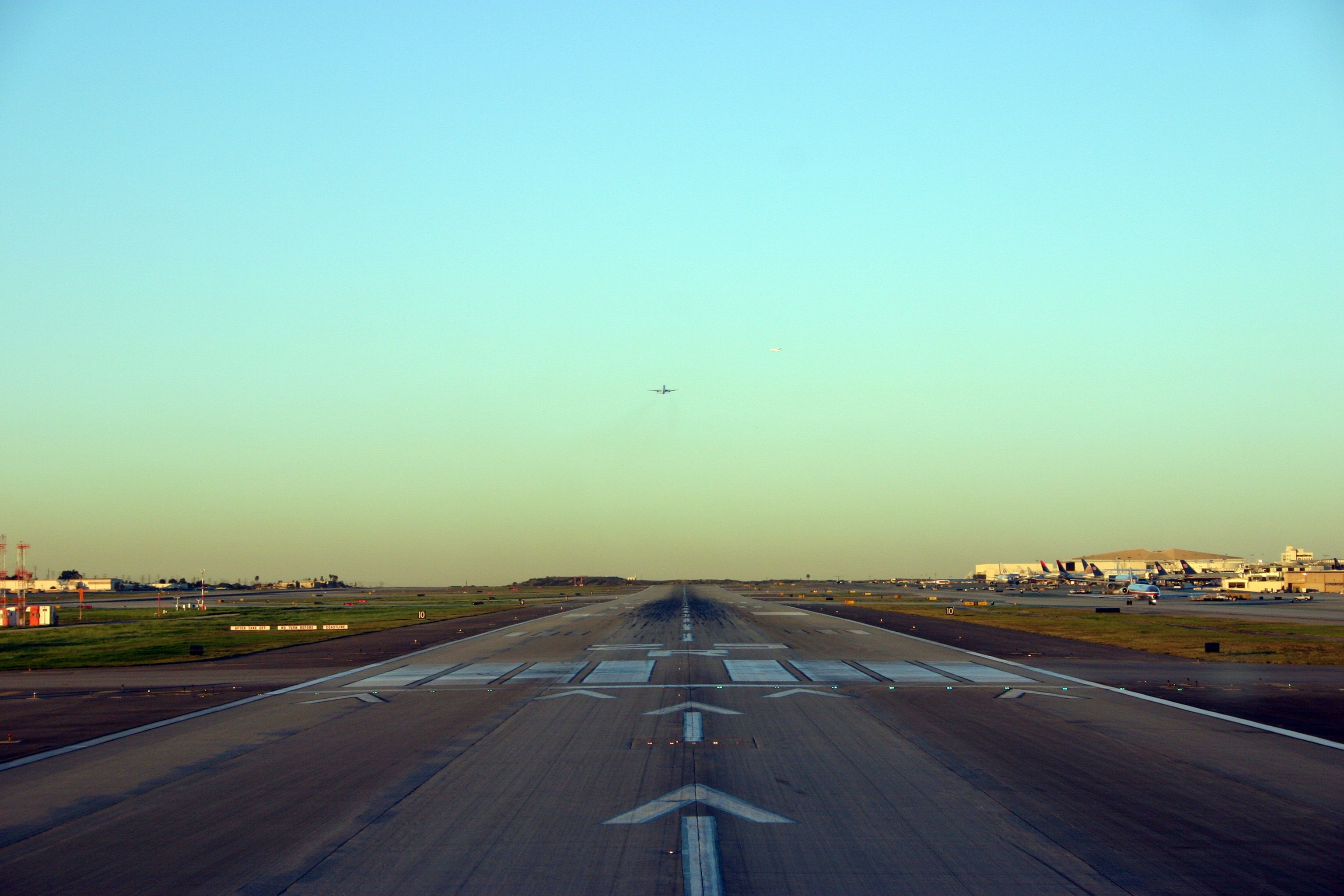 airport-runway-free-image-download