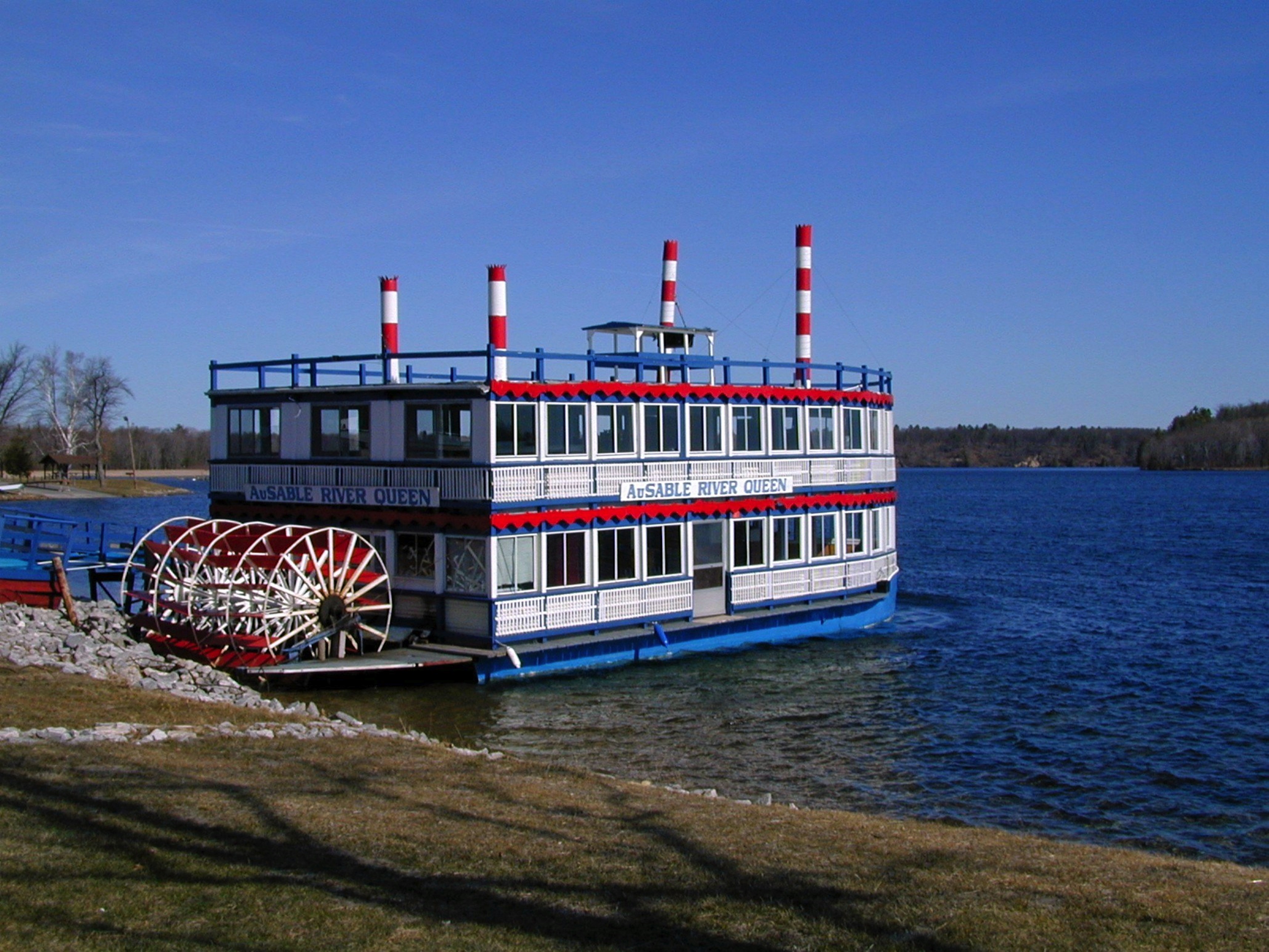 River paddle wheeler free image download