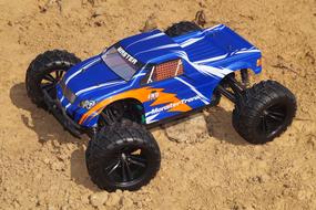 Vehicle model on Earth Sand