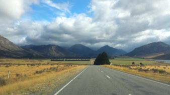 mountain highway in new zealand