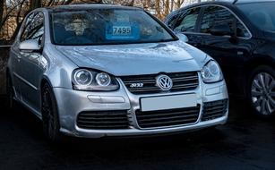 Volkswagen Golf R32 cars