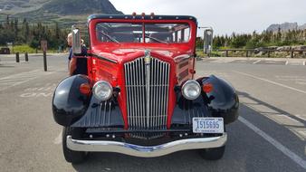 Glacier National Park oldtimer Bus Tour