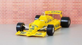 yellow Lotus Formula 1 Auto