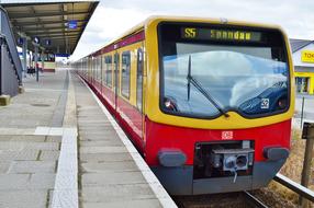 Platform Bahn Containing