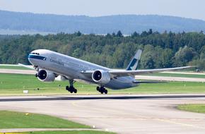 Boeing 777 Cathay Pacific Airport