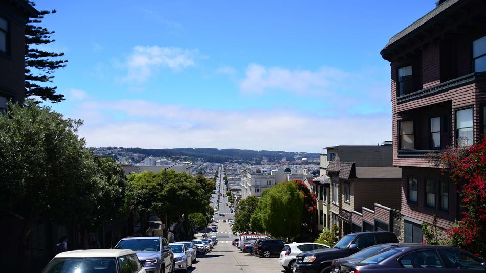 view of lombard street in san francisco on a sunny day