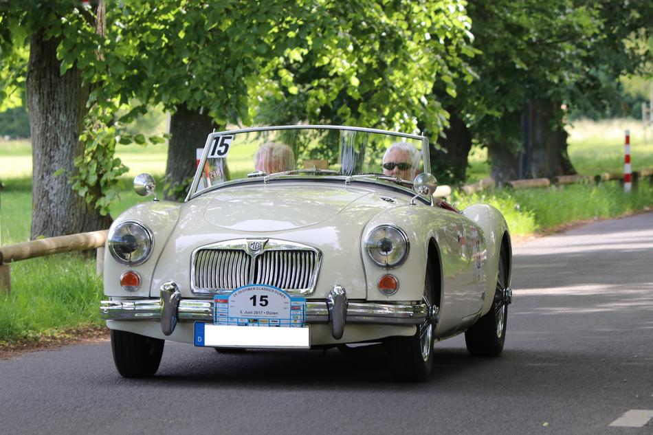 Oldtimer Classic Auto on street