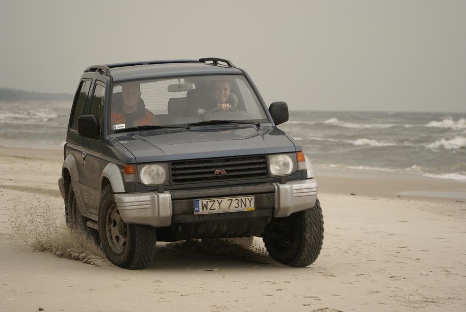 Area 4 X Cars on sand