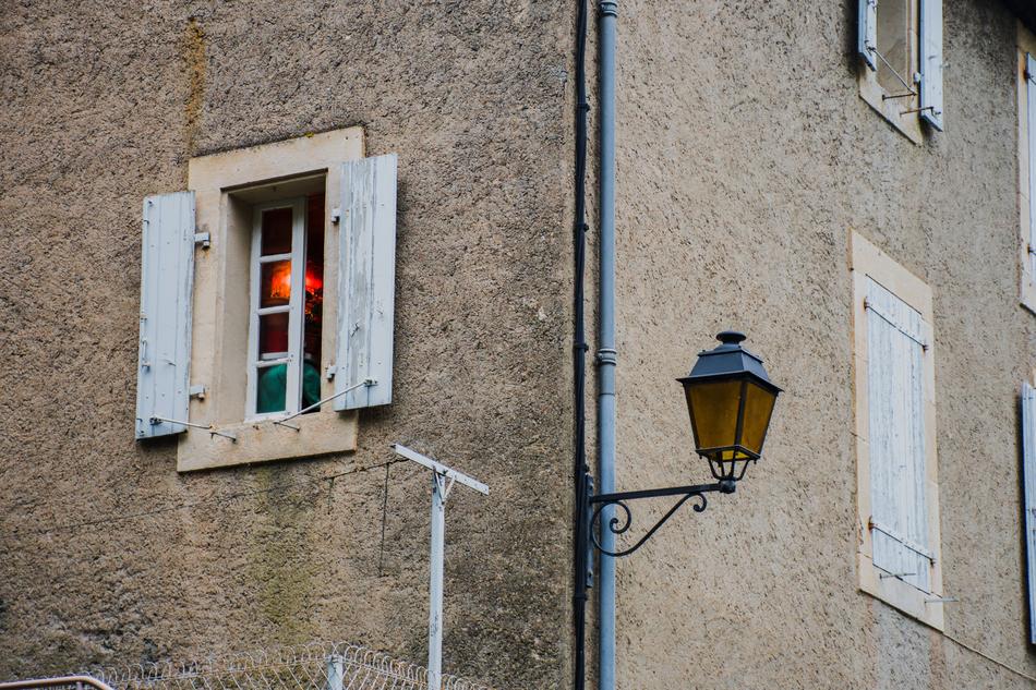 street lamp on the wall of the building near the drainpipe