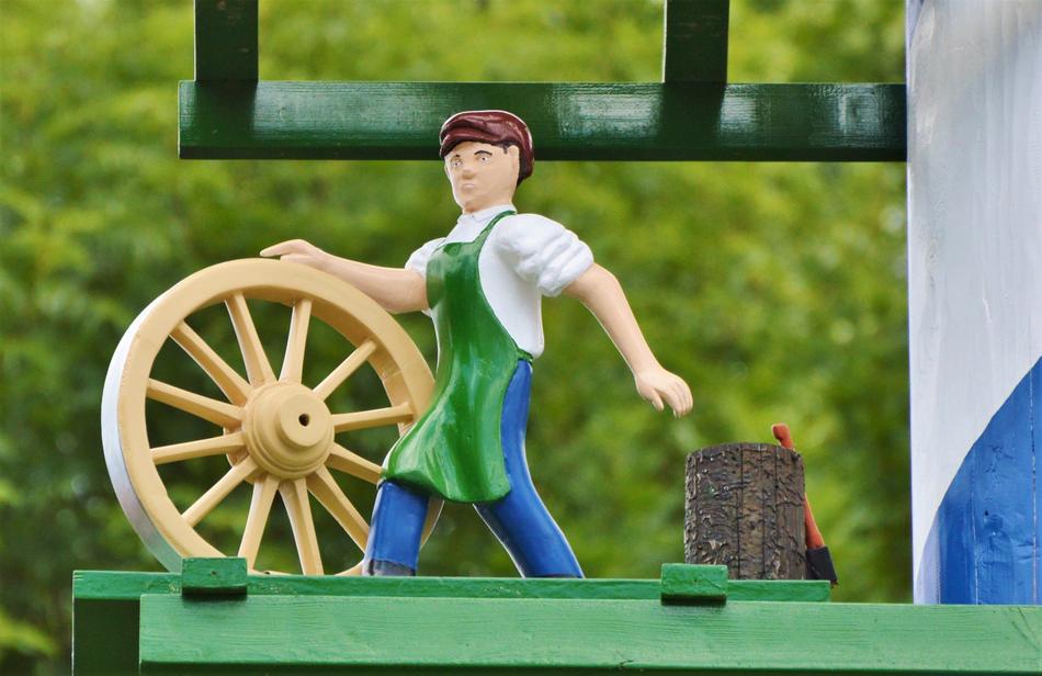 man with wheel, Maypole Figure