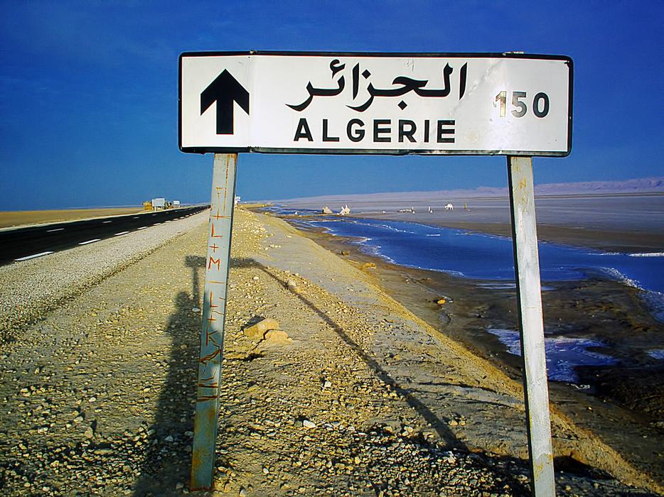 Signpost Algeria 150 Km
