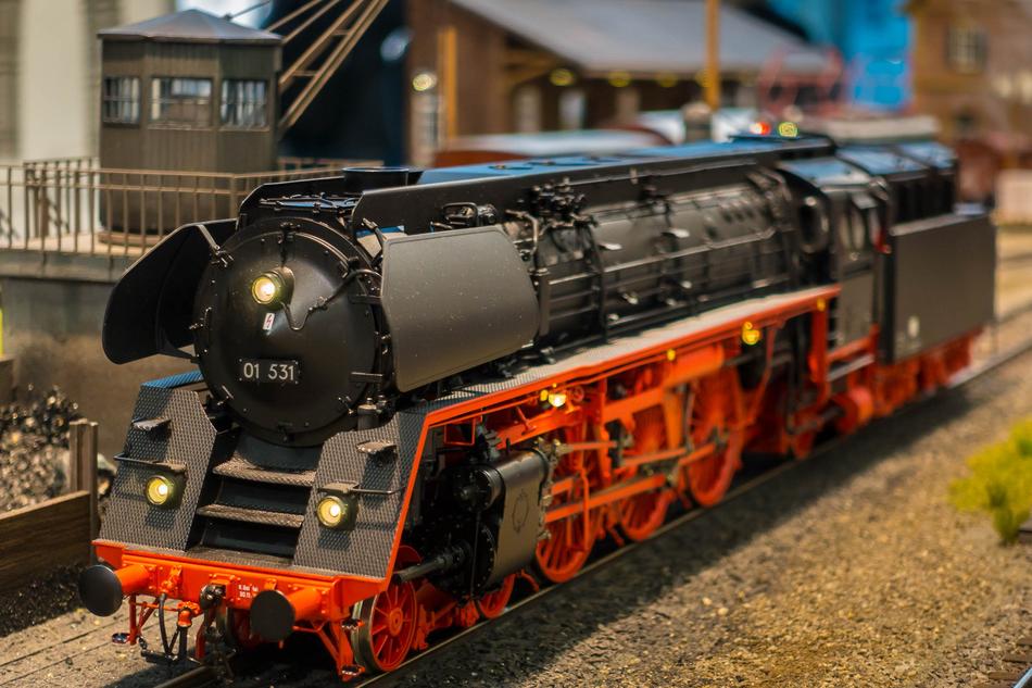 Model of the black and red train, near the buildings