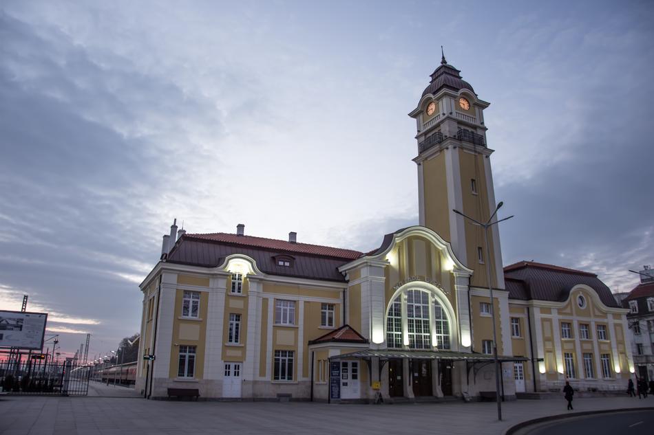 Train Station Travel