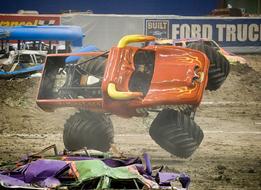 El Toro Loco Monster Truck Motor