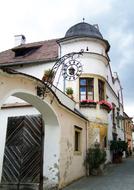 Old House in Durnstein Street Details