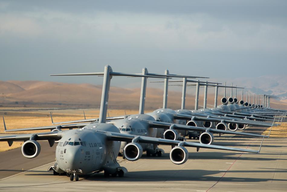 Airplanes Lined Up Takeoff