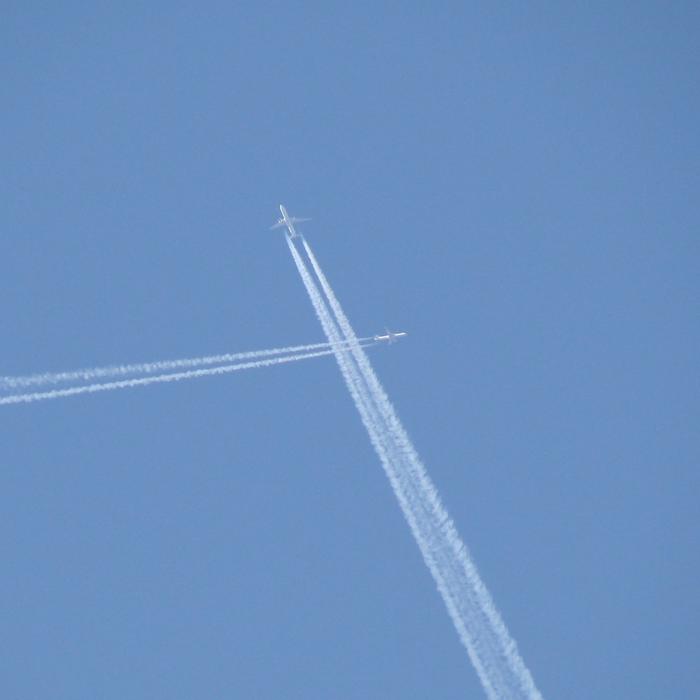 Jets Contrails Crossing