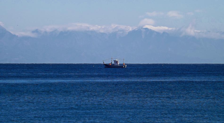 Sea Boat horizon view