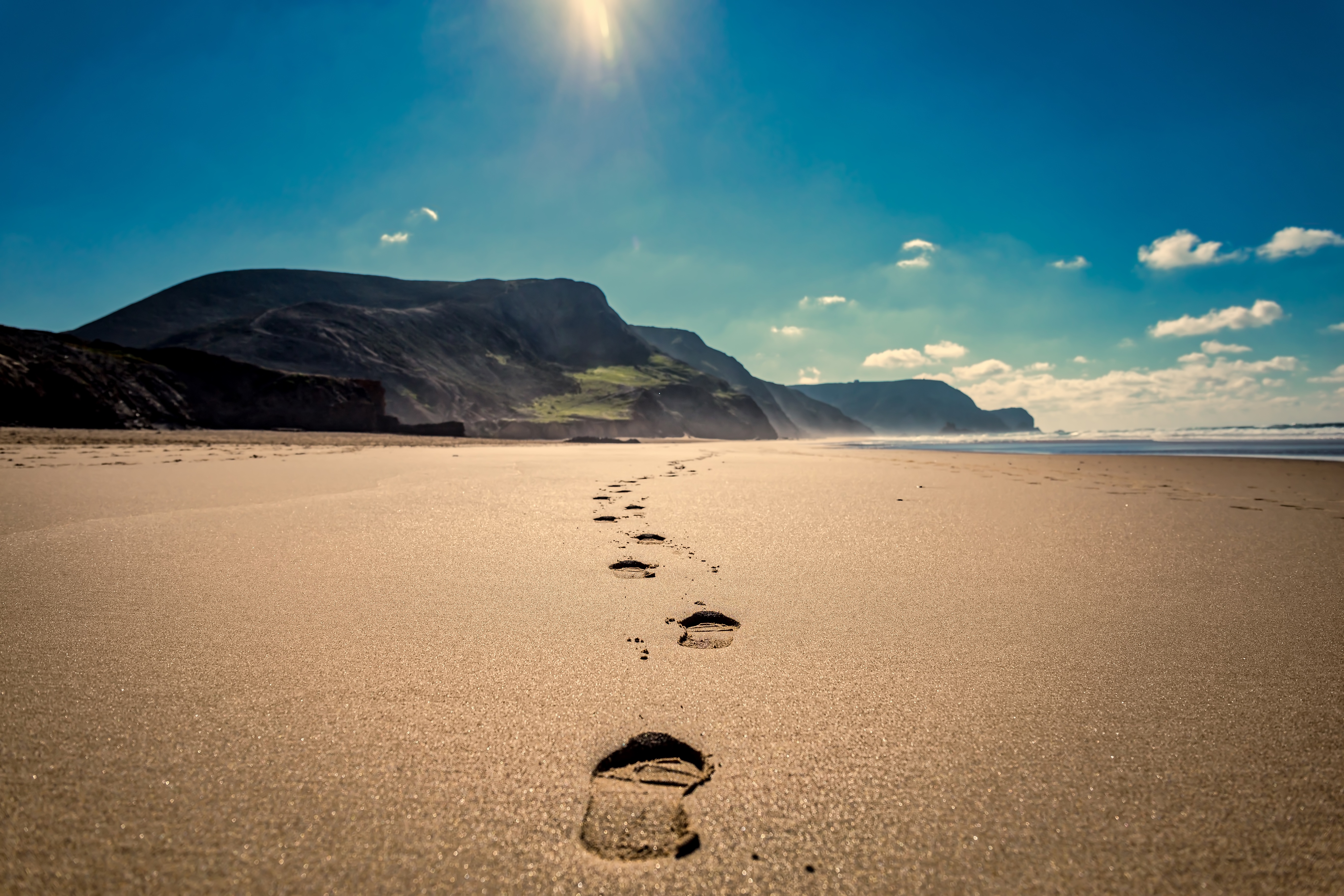 Шаги в природу. Долина море песок. Beach Footsteps. Море и песок 120х120 см. San lun.