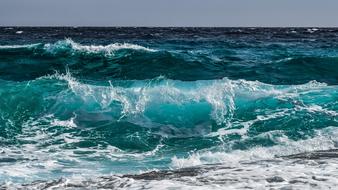 clear Waves in turquoise sea