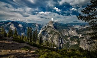 Landscape of Yosemite National Park mountains