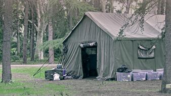 dark green camping tent