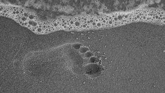 Sand Footprint Water balck and white