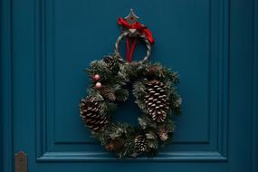 Pine Cone Wreath door decor
