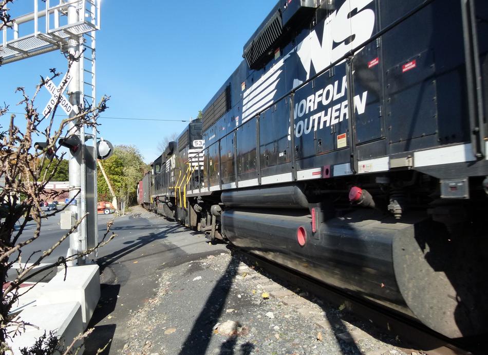 black train passing through