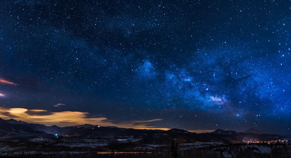 the milky way in the night sky over the mountains