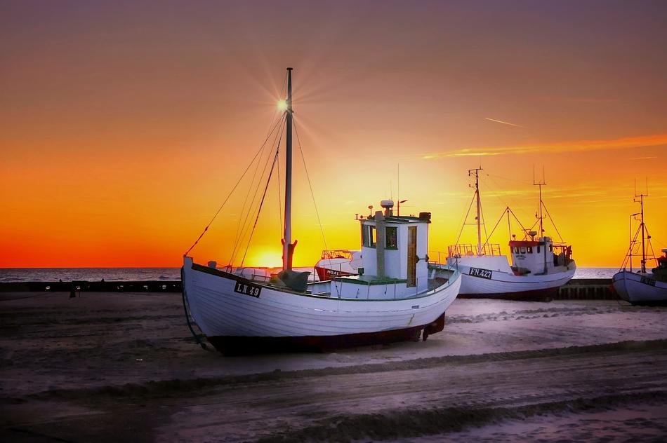 amazing Boats Sunset