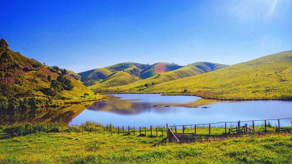 incredible Dam Agua Lake