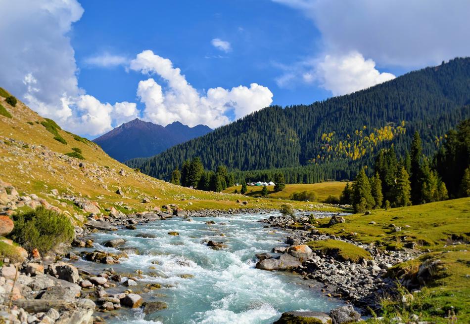 wonderful river mountains