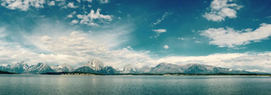mountain range near the sea
