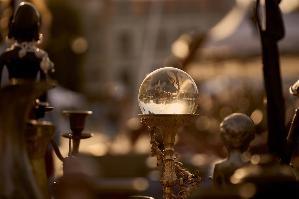 Close-up of the beautiful glass globe, among the other details