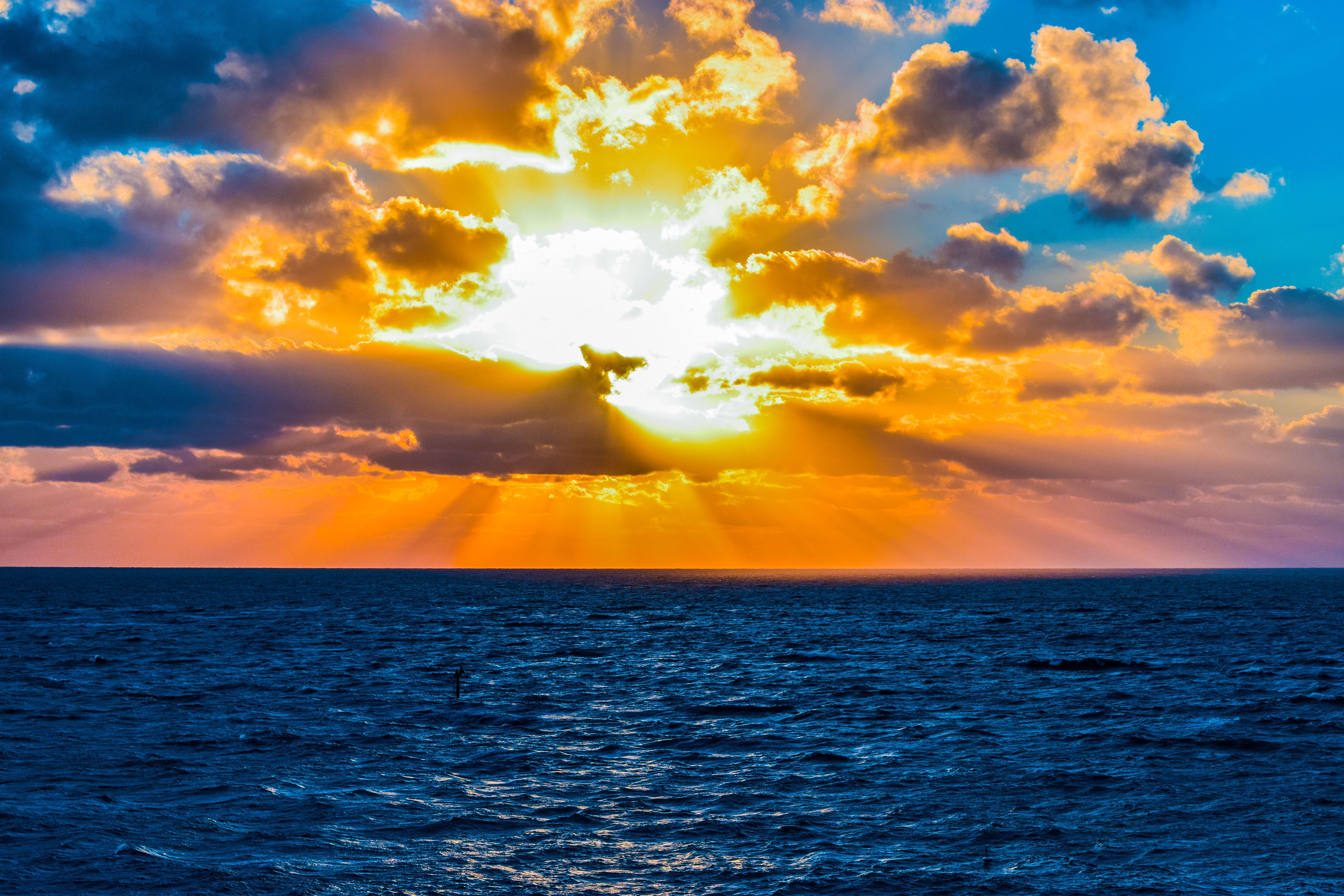 Солнечное небо на море. Море солнце. Солнце над морем. Море солнце облака. Море облаков.