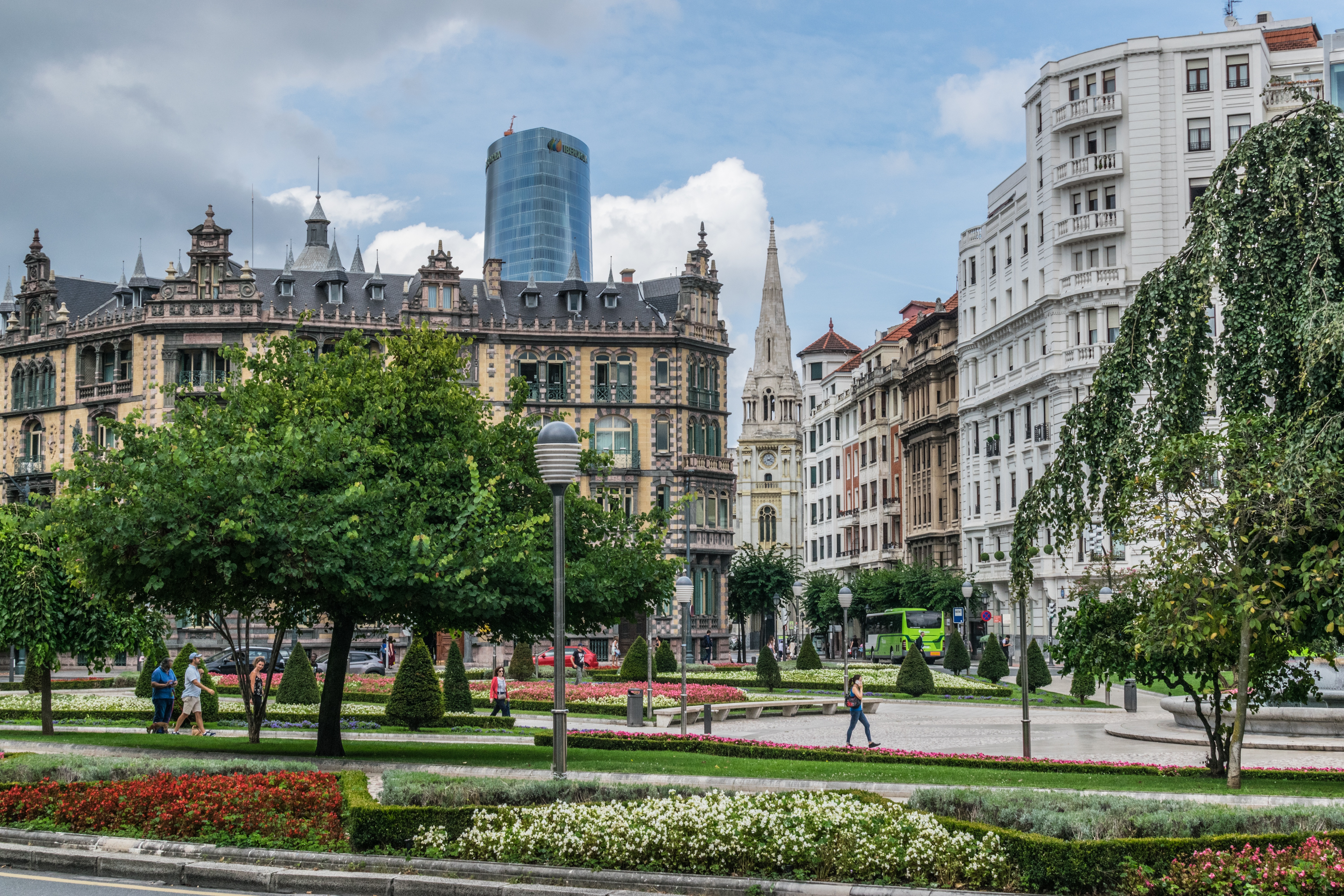 Bilbao. Бильбао город в Испании. Площади Бильбао Испания. Бильбао Испания улицы. Бильбао Испания достопримечательности.